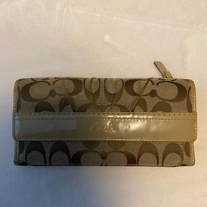 Coach wallet, used but fabulous condition